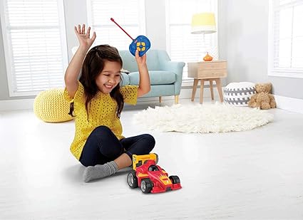 Fisher-Price My Easy RC legetøjsbil – batteridrevet fjernstyret bil til rollespil – til børn fra 3 år og op