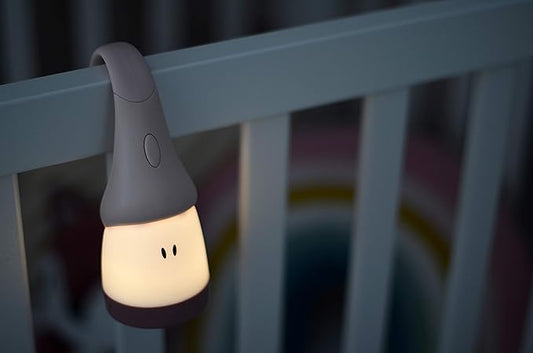 BÉABA – Natlampe til baby og barn – Genopladelig – Trådløs og bærbar – Blødt lys – Ergonomisk: kan hænges på håndtag og tremmeseng – 90 timers batteritid – Kan bruges som lommelygte – Lyserød